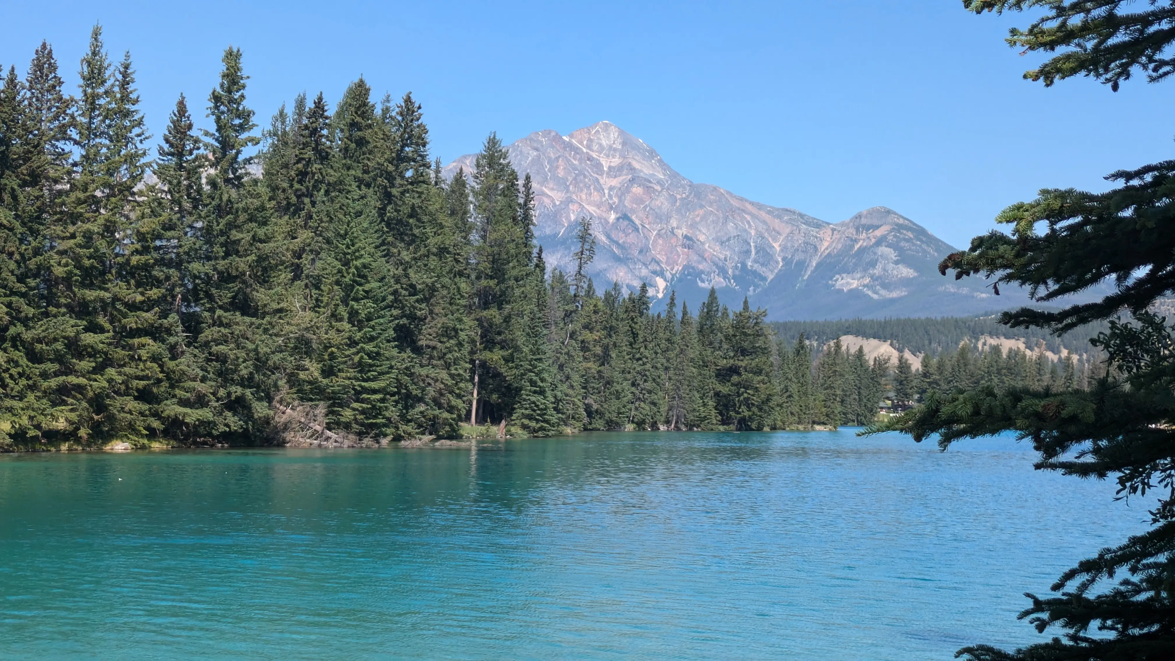 Image of Beauvert Lake in Canada